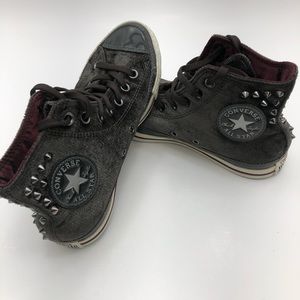Converses women size 8 men’s 6